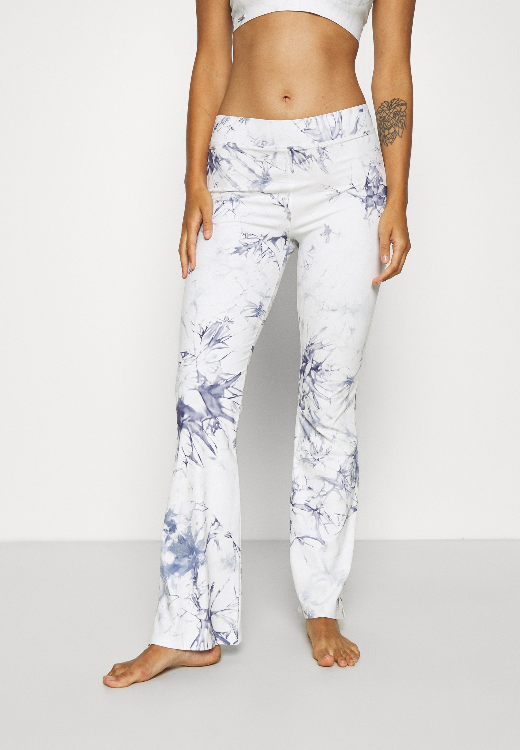 MAGIC Bodyfashion TIE DYE LOUNGE FLARED PANTS