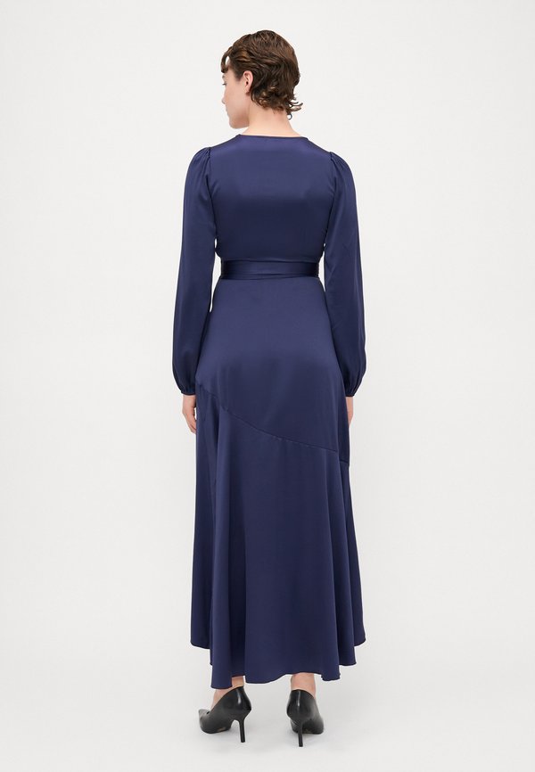 Vero Moda Tall VMCILLA V NECK SLIT DRESS