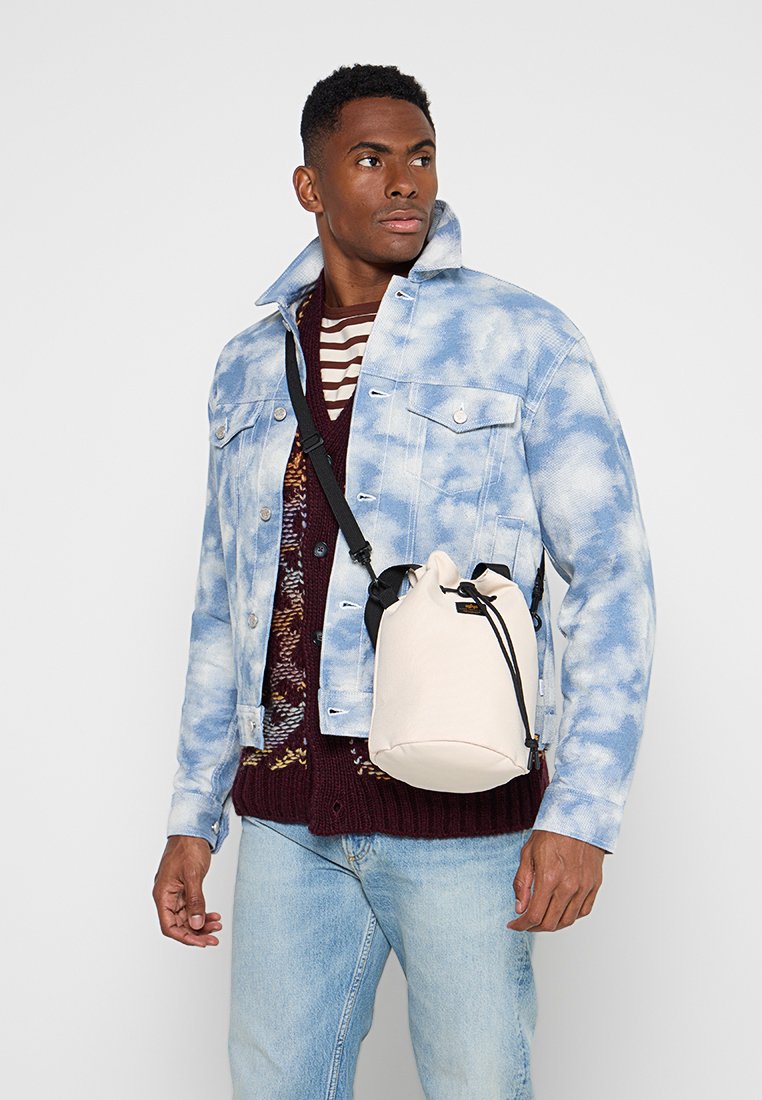 Alpha Industries CARRY
