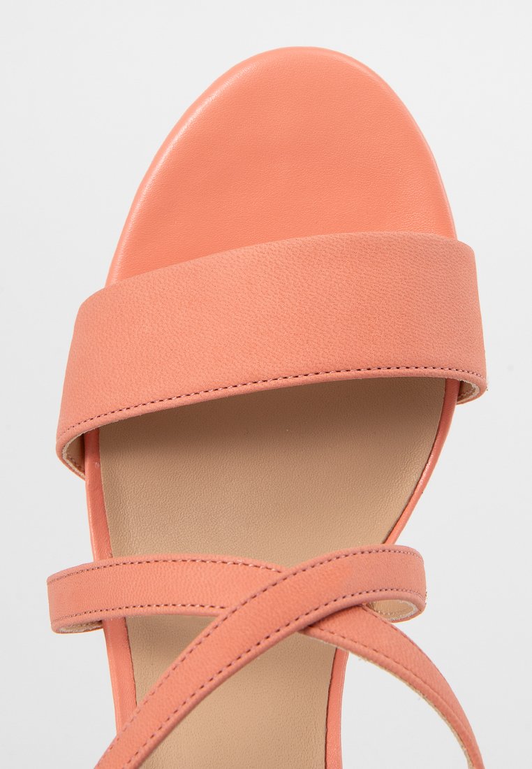 Clarks AMALI