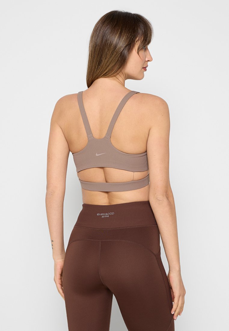 Nike Performance ZENVY