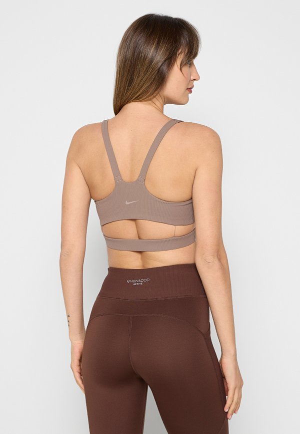 Nike Performance ZENVY