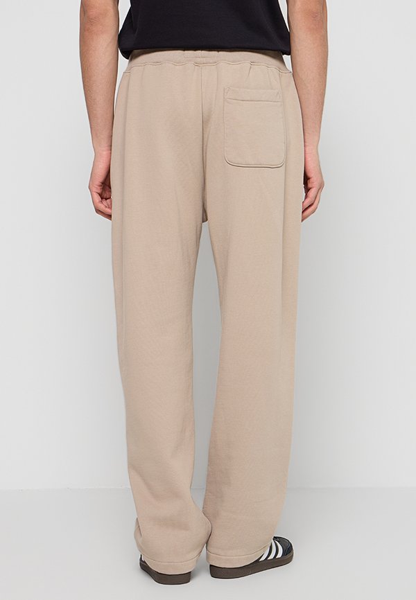 Abercrombie & Fitch RELAXED FIT