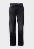 Schwarze Denim-Jeans mit geradem Schnitt, ausgestattet mit fünf Taschen, einem metallischen Knopfverschluss und kontrastierenden Nähten. Glatte Textur.