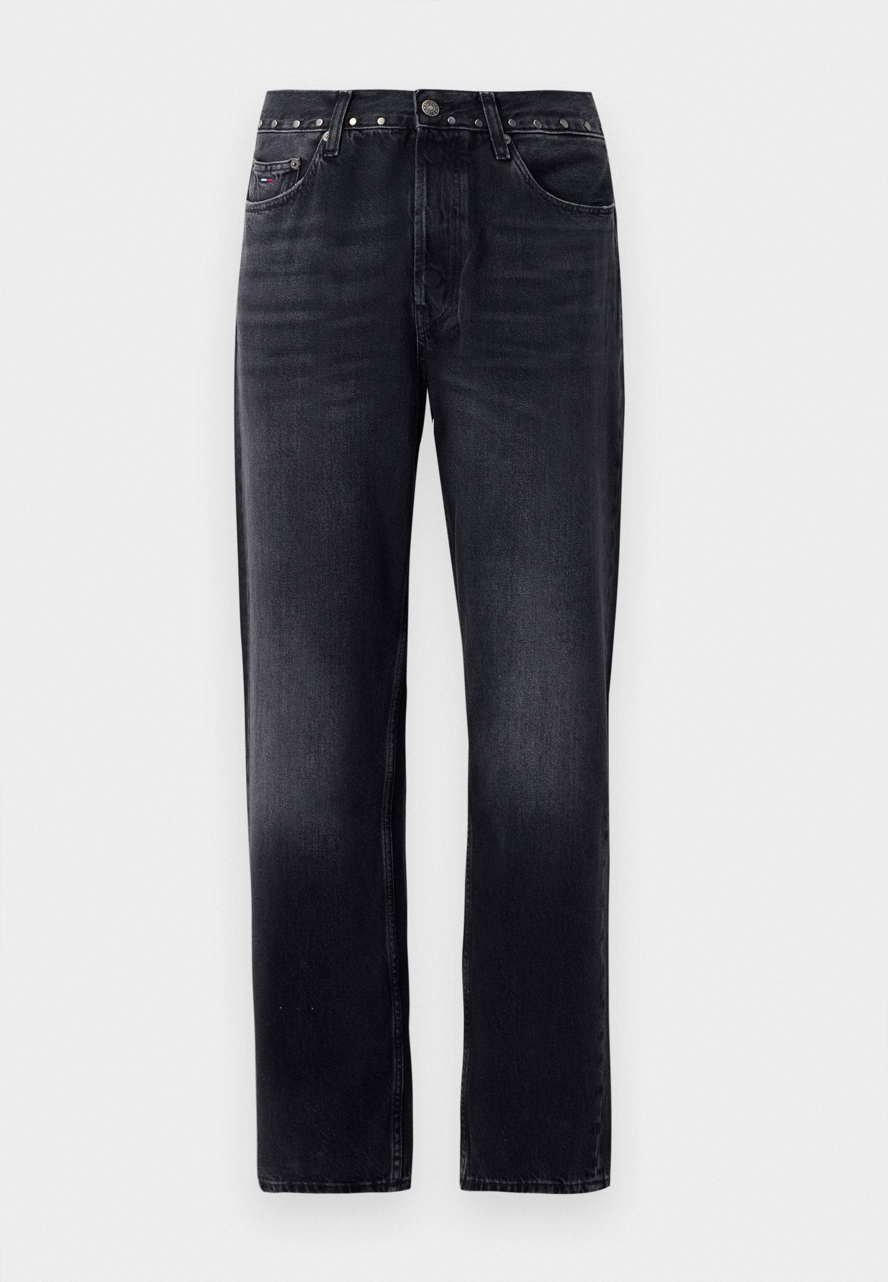 Schwarze Denim-Jeans mit geradem Schnitt, ausgestattet mit fünf Taschen, einem metallischen Knopfverschluss und kontrastierenden Nähten. Glatte Textur.
