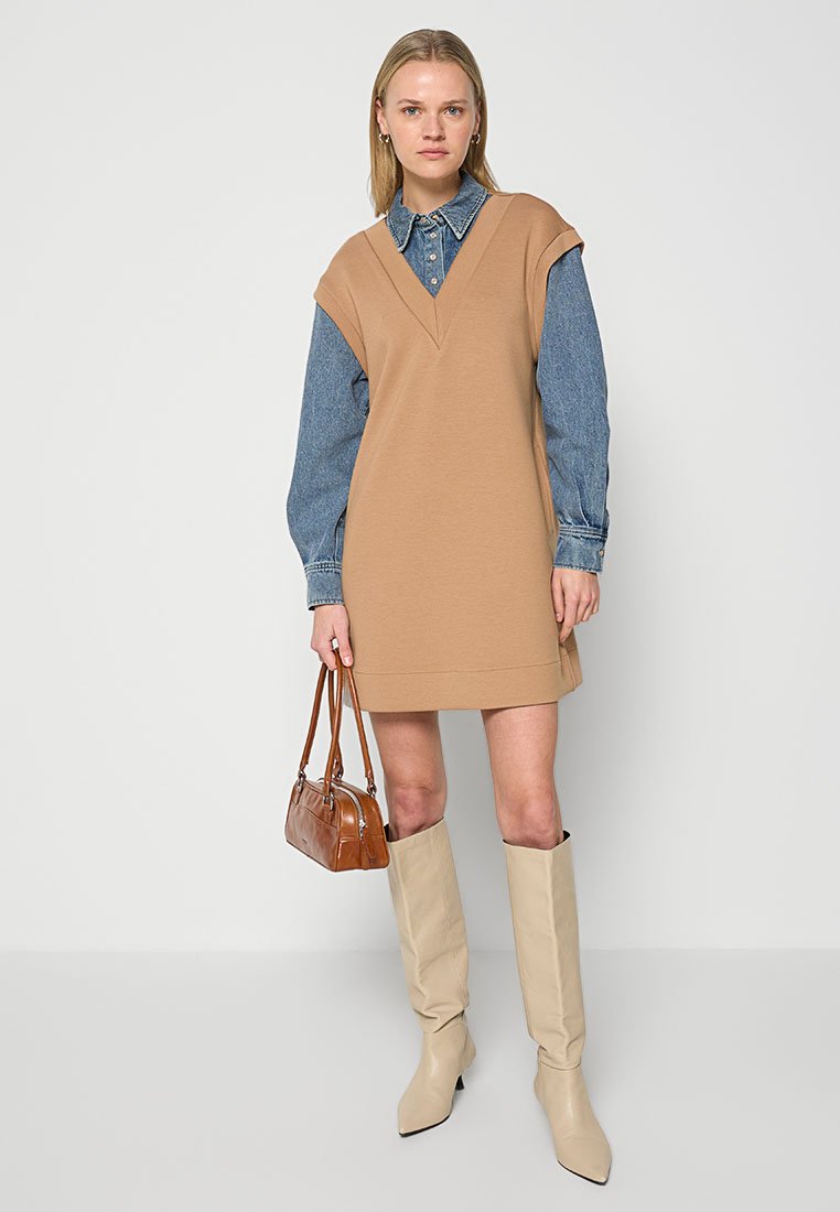 TWINSET
