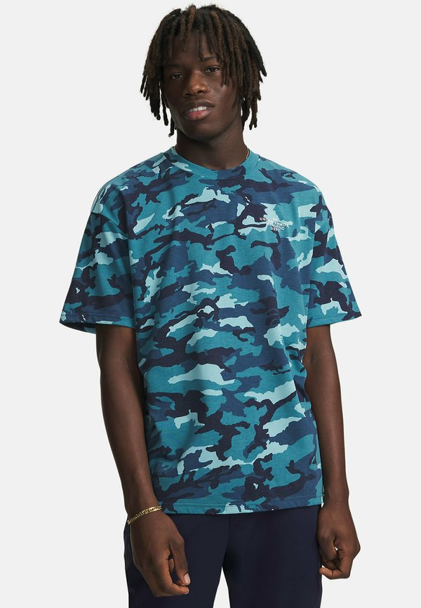 Under Armour ATHLETIC DEPARTMENT PRINTED HEAVYWEIGHT - Print T-shirt - wham blue