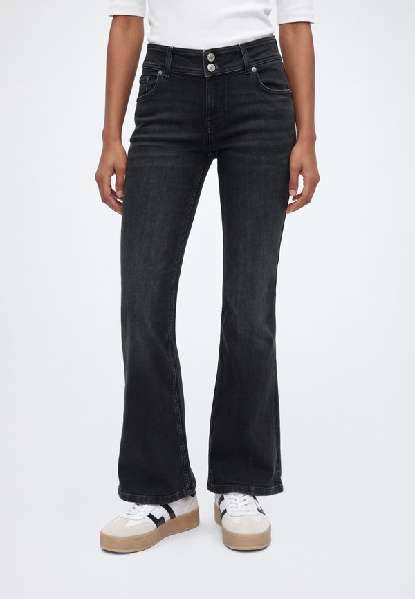 ONLY ONLJUDY LOW WAIST - Flared Jeans - washed black