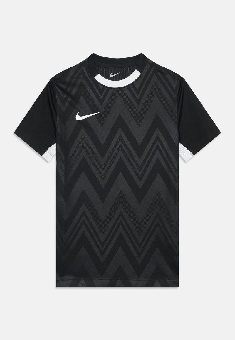 Schwarzes Nike-Kurzarmshirt mit Zickzack-Chevron-Muster, weißem Nike-Swoosh auf der Brust und weißen Akzenten an Kragen und unter den Armen.