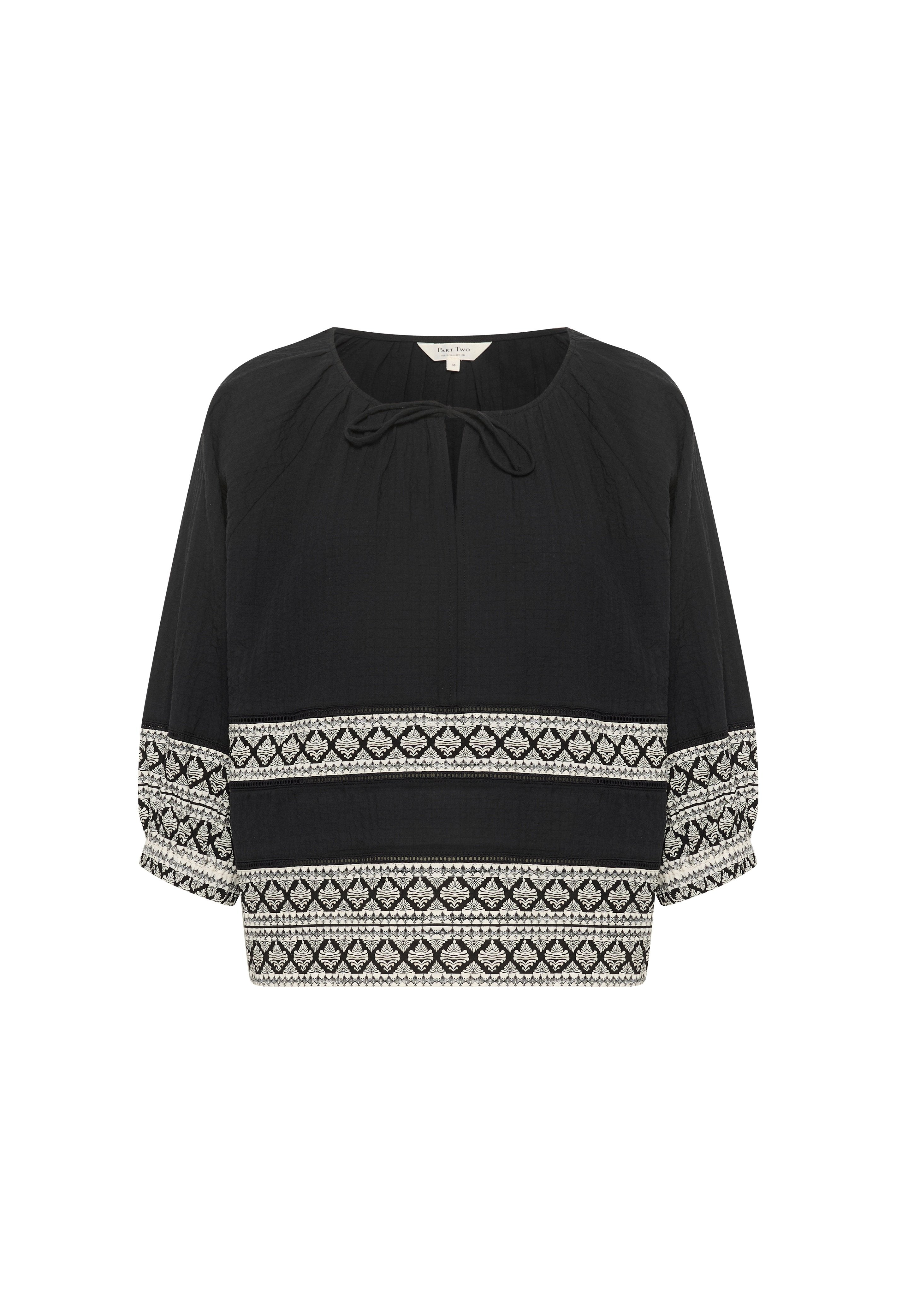 Schwarze Bluse mit rundem Ausschnitt und Bindedetail. Verfügt über weiße gestickte Muster am Saum und an den Ärmeln. Leichter Stoff.