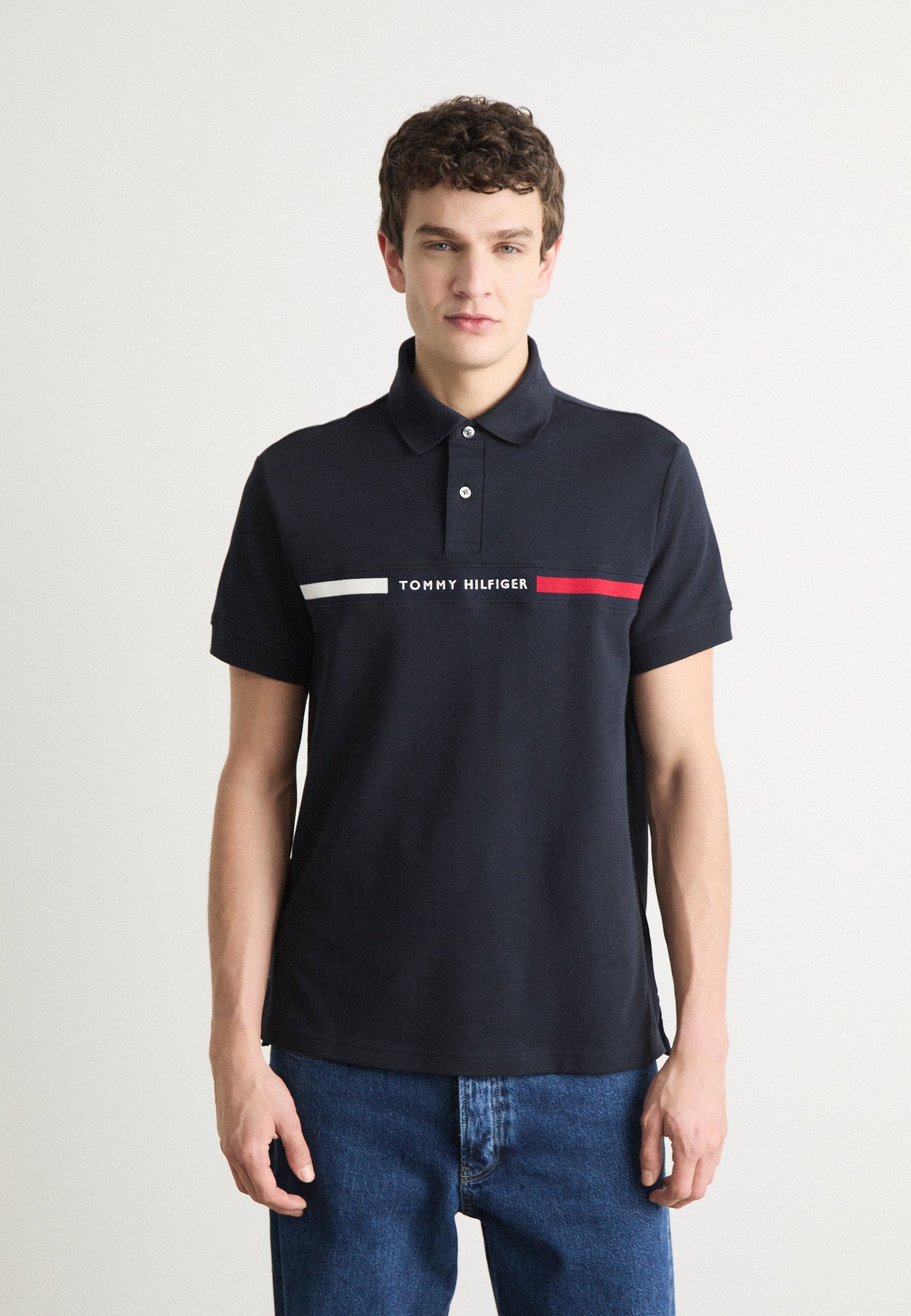 REGULAR FIT Media 3