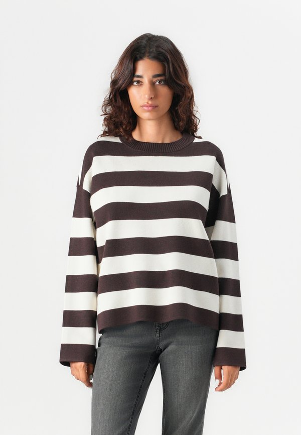 Vero Moda Knitted VMSILJE Knitted - Jumper - chocolate torte/birch
