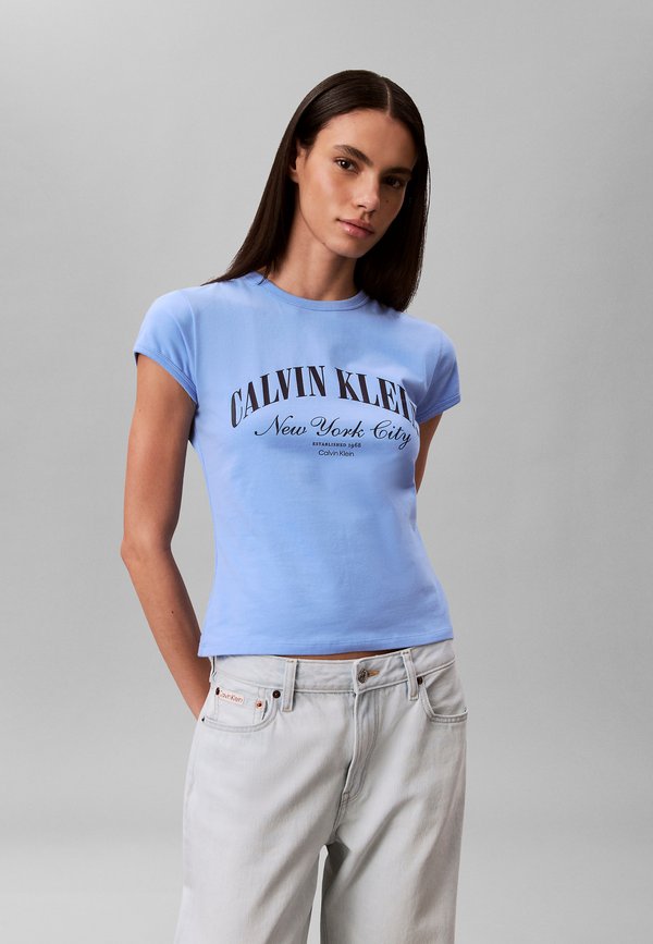 Calvin Klein Jeans SS GRAPHIC LOGO BABY TEE - Print T-shirt - blue descent