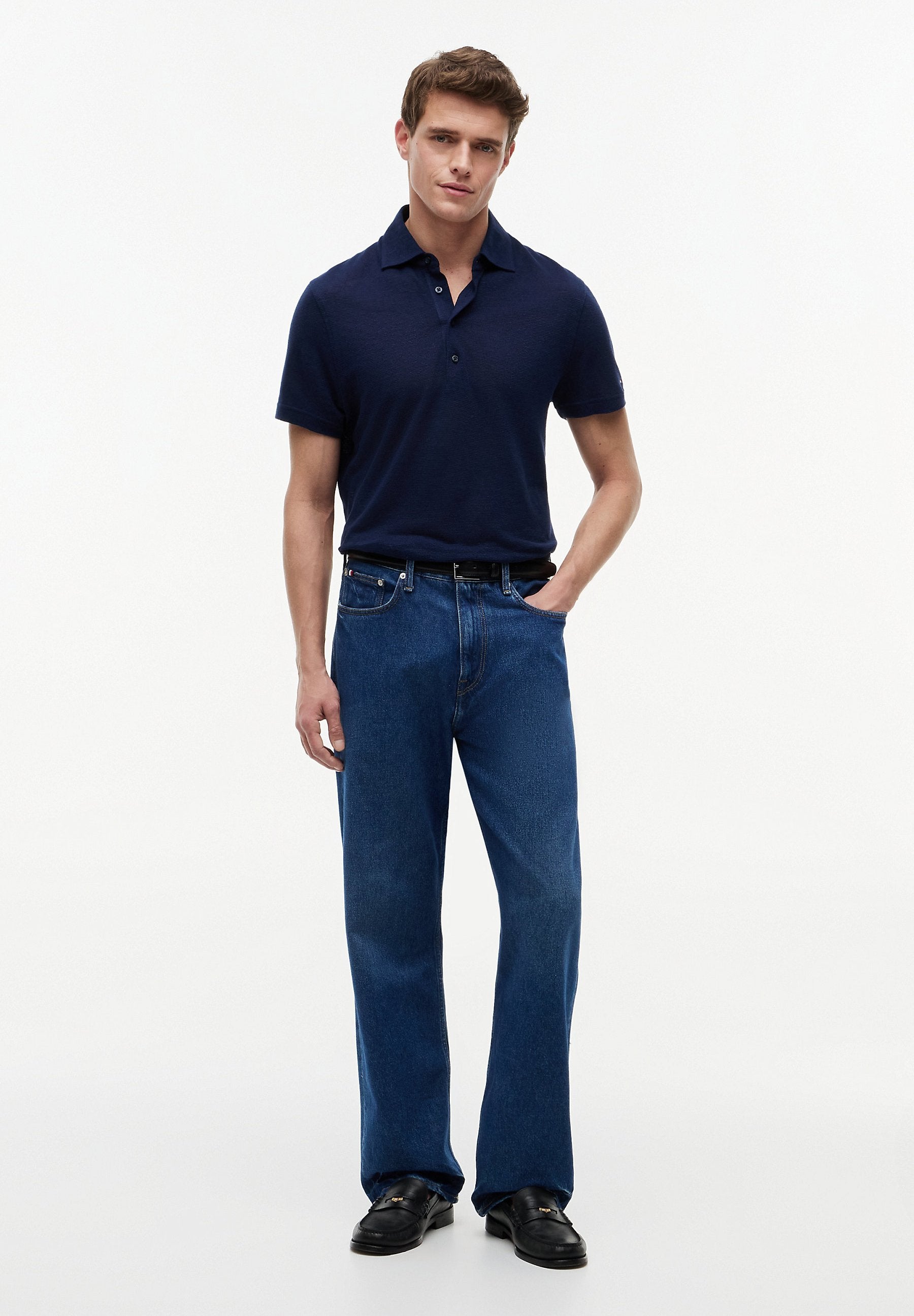 REGULAR FIT  Media 2