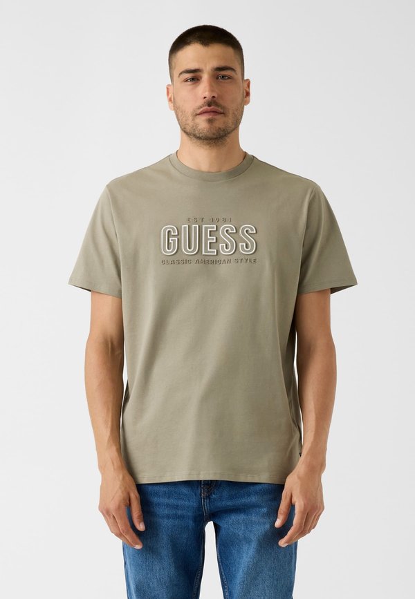 Guess SS BSC GUESS EMBOSSED LOGO TEE - Print T-shirt - grün