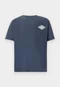 Navyblaue Baumwoll-T-Shirt mit Rundhalsausschnitt und kurzen Ärmeln. Mit einem hellblauen Diamantlogo auf der linken Brust. Weiche Textur.