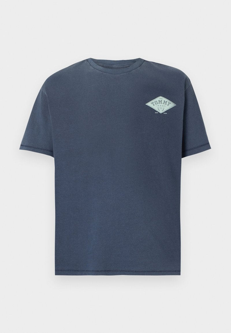 Navyblaue Baumwoll-T-Shirt mit Rundhalsausschnitt und kurzen Ärmeln. Mit einem hellblauen Diamantlogo auf der linken Brust. Weiche Textur.