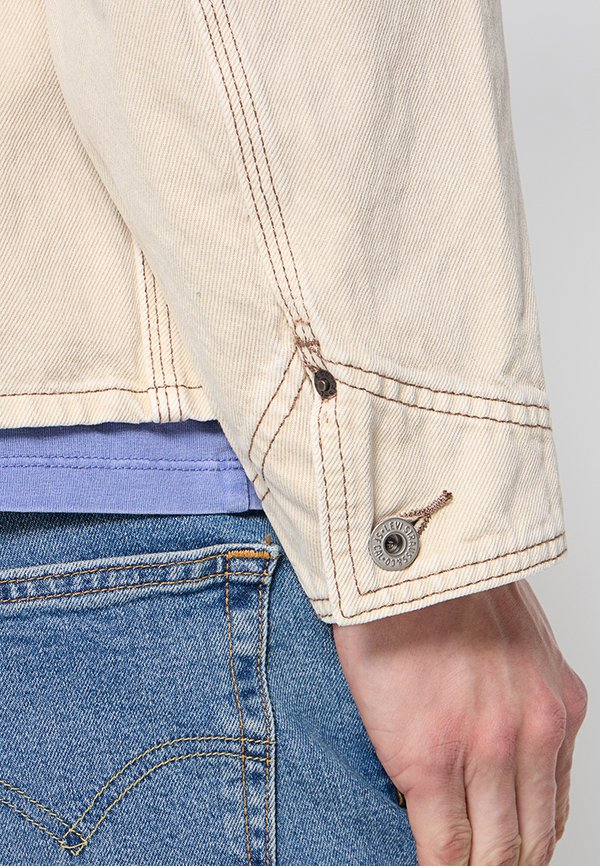 Levi's®