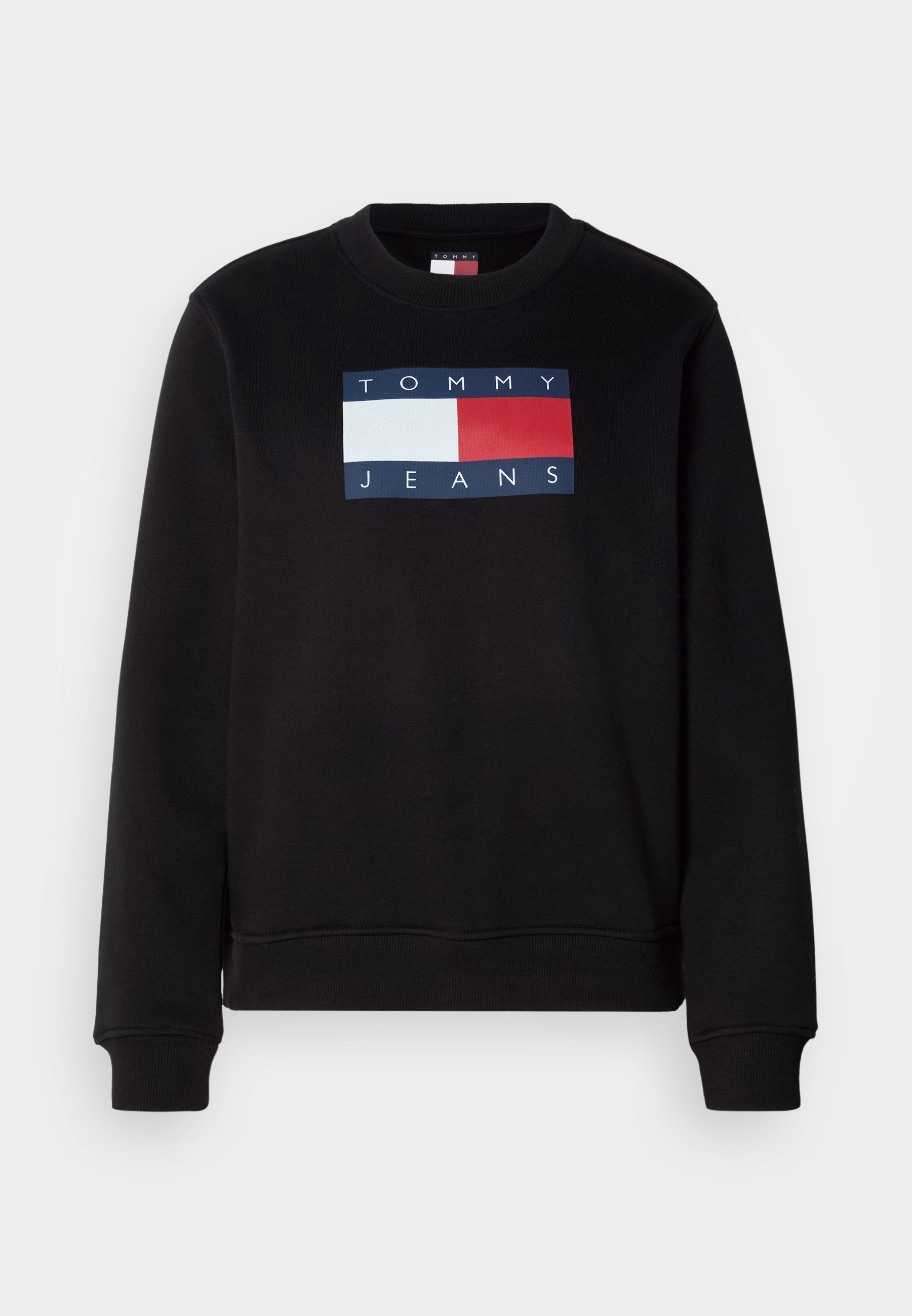 Schwarzer Sweatshirt mit Rundhalsausschnitt, mit einem rechteckigen Logo in Blau, Rot und Weiß, das "TOMMY JEANS" liest. Weicher Stoff, lässiger Schnitt.