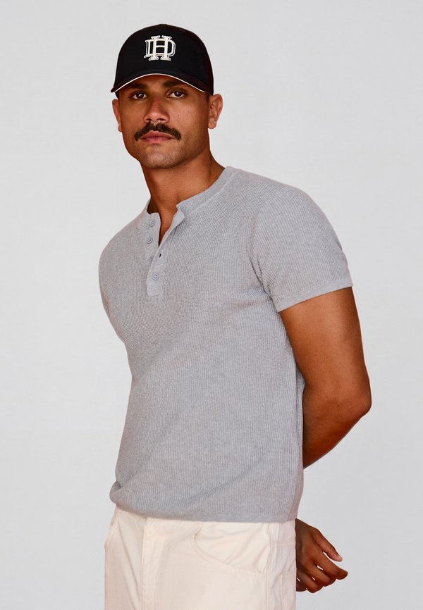 Bershka HENLEY COLLAR - TSHIRT - Basic T-shirt - dark grey