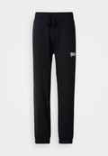 Schwarze Sweatpants aus weichem Stoff, mit einem elastischen Taillenbund und verstellbaren Kordeln sowie einem kleinen gestickten Logo an der Seite.