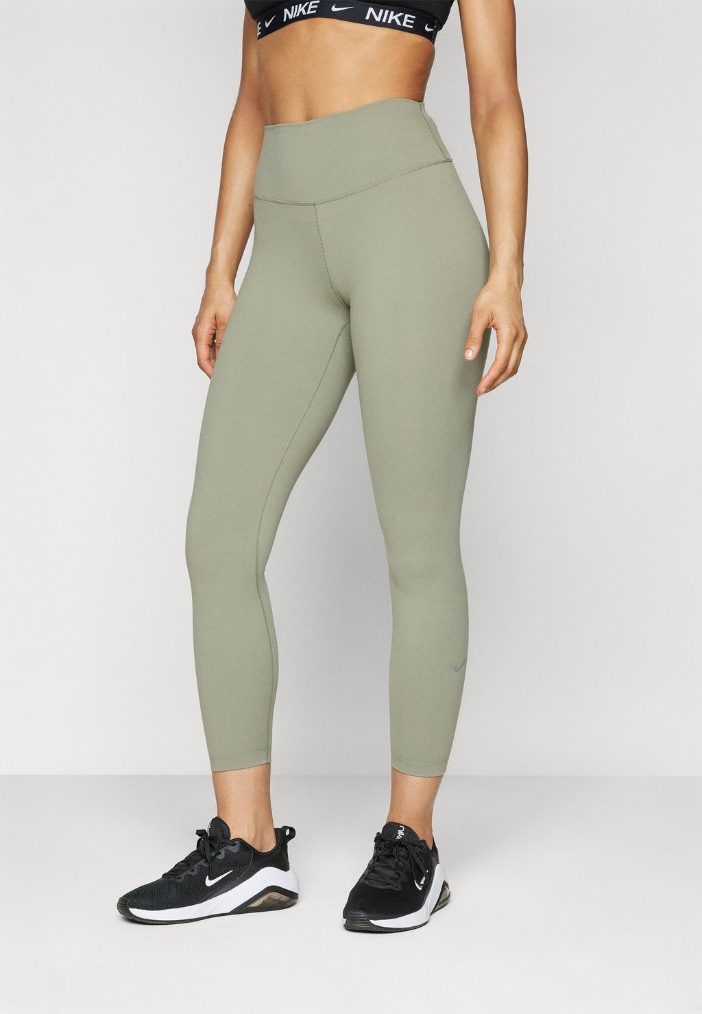 Nike Performance ONE