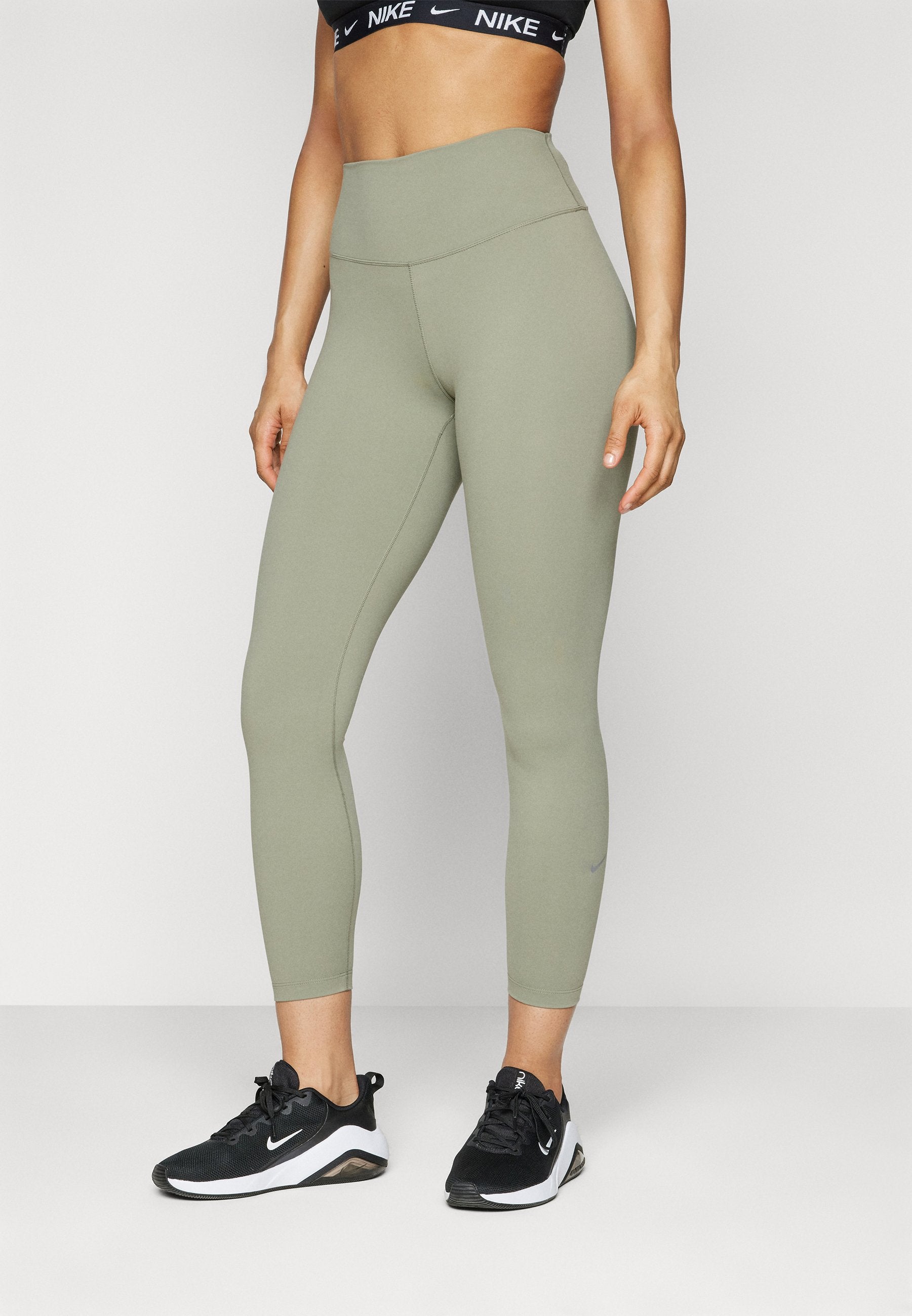 Nike Performance ONE