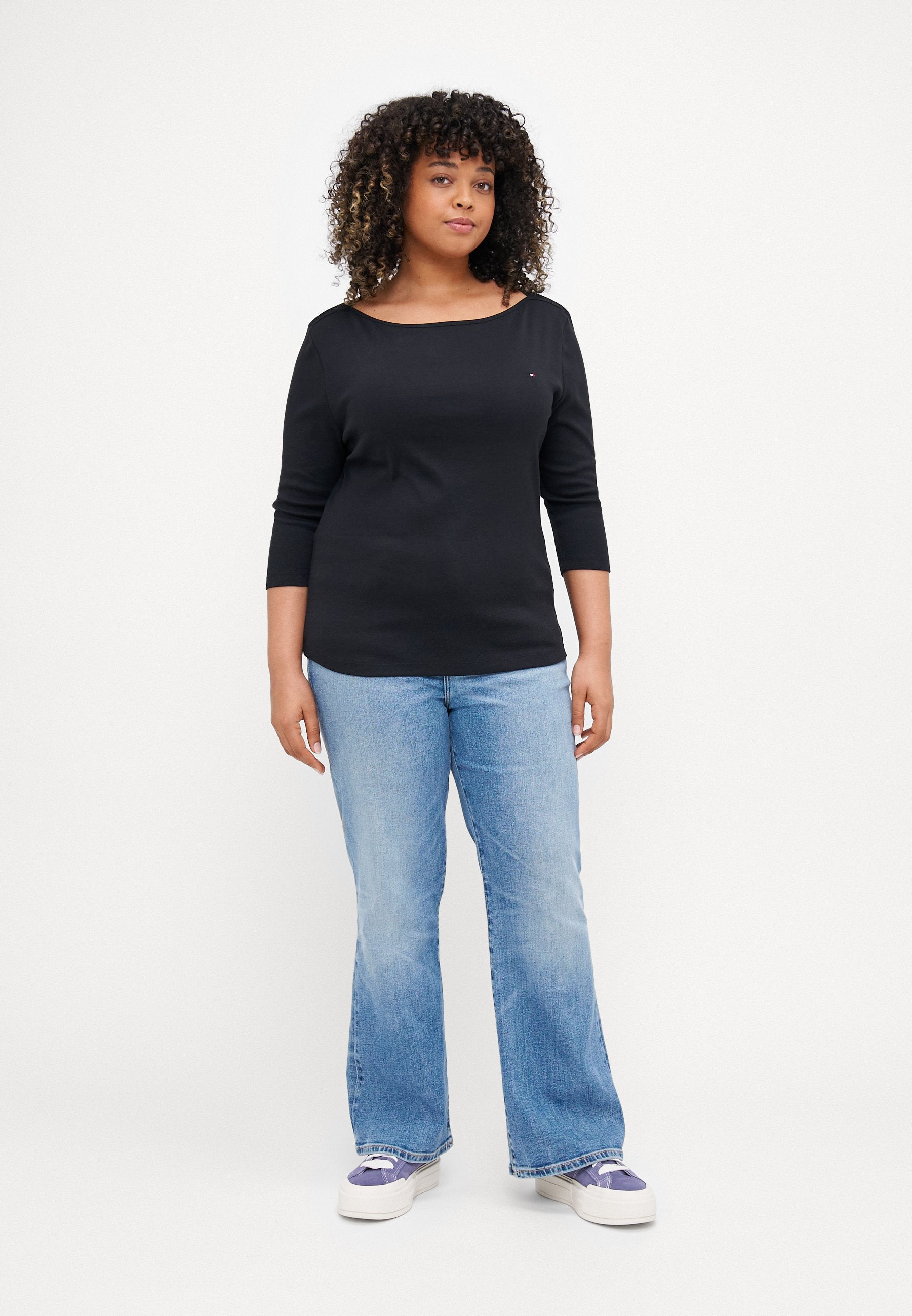 CURVE BOAT NECK THREE-QUARTER SLEEVE T-SHIRT Media 2