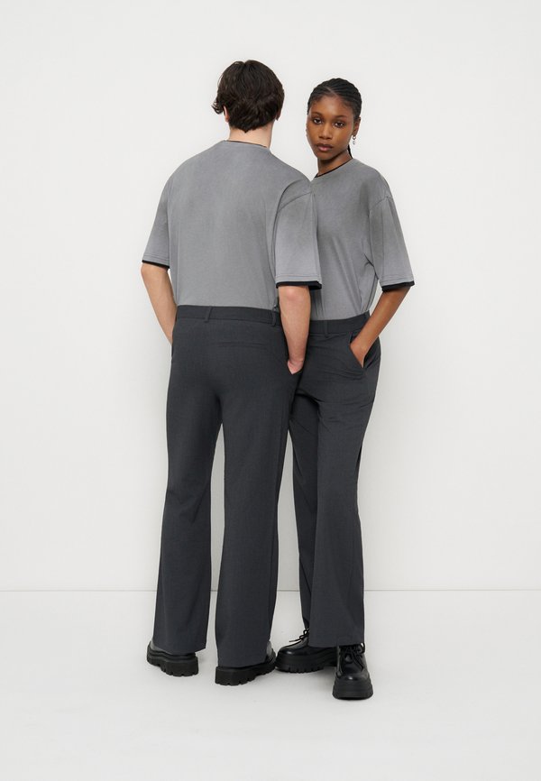 YOURTURN by Zalando TAILORED BOOTLEG TROUSERS