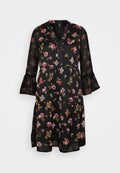 Schwarzes Blumenkleid mit V-Ausschnitt, transparentem Stoff, Rüschensleeves und einem gestuften Design mit rosa und gelben Blumen sowie grünen Blättern.