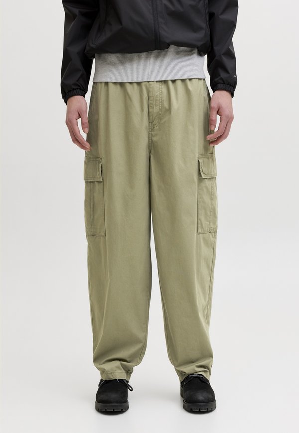 Jack & Jones STEVAN CRISP - Cargo trousers - aloe