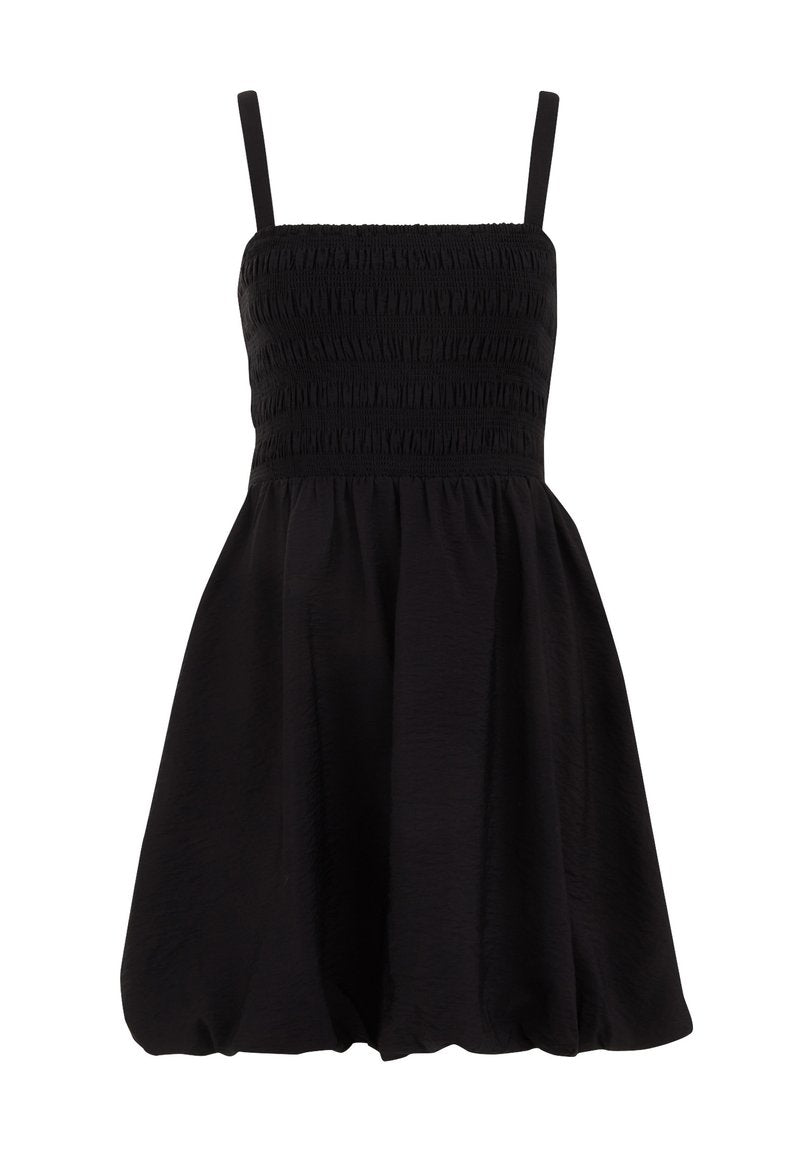 Schwarzes Kleid mit dünnen Trägern und einem gerafften Oberteil. Weit schwingender, ballonförmiger Rock, aus leichtem Stoff mit strukturierter Optik.