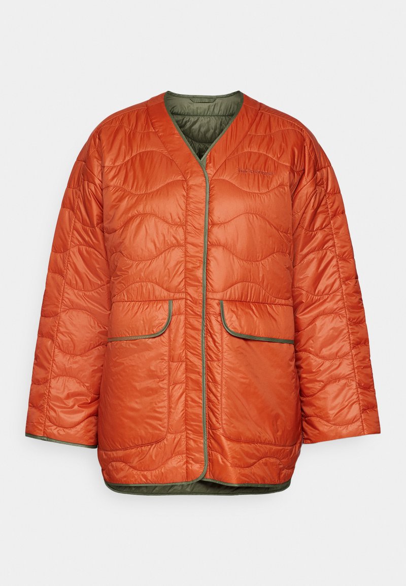 Gepolsterte Jacke mit orangefarbener Außenseite, grüne Fütterung und gestepptem Wellenmuster. Verfügt über einen V-Ausschnitt, zwei vordere Taschen und kontrastierende Verzierungen.