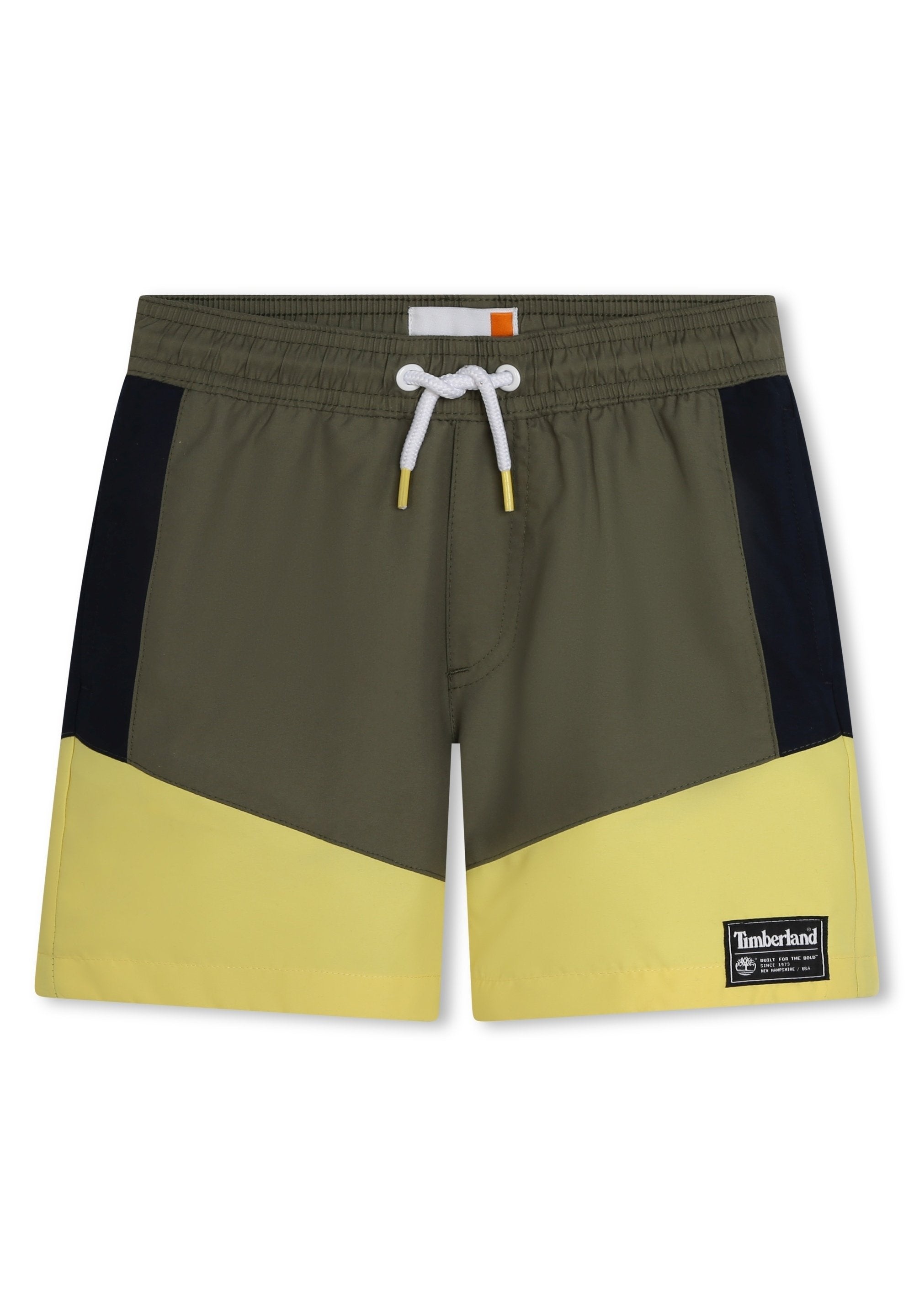 Grüne und marineblaue Badehosen mit einem gelben geometrischen Paneeldesign. Sie verfügen über einen elastischen Bund, eine weiße Kordel und ein Timberland-Logo-Patch.