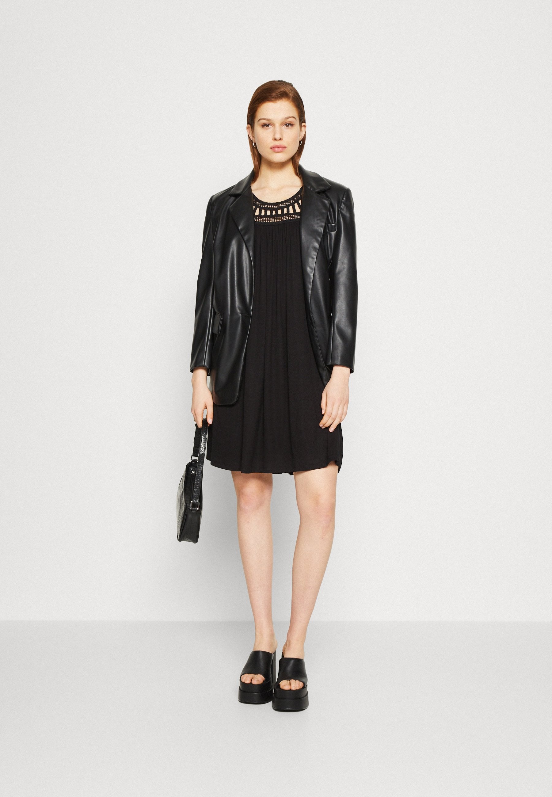 ONLLINE DRESS  Media 2