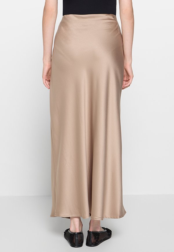 Vero Moda Tall VMLOU HW SATIN 7/8 SKIRT ZLO GA TLL