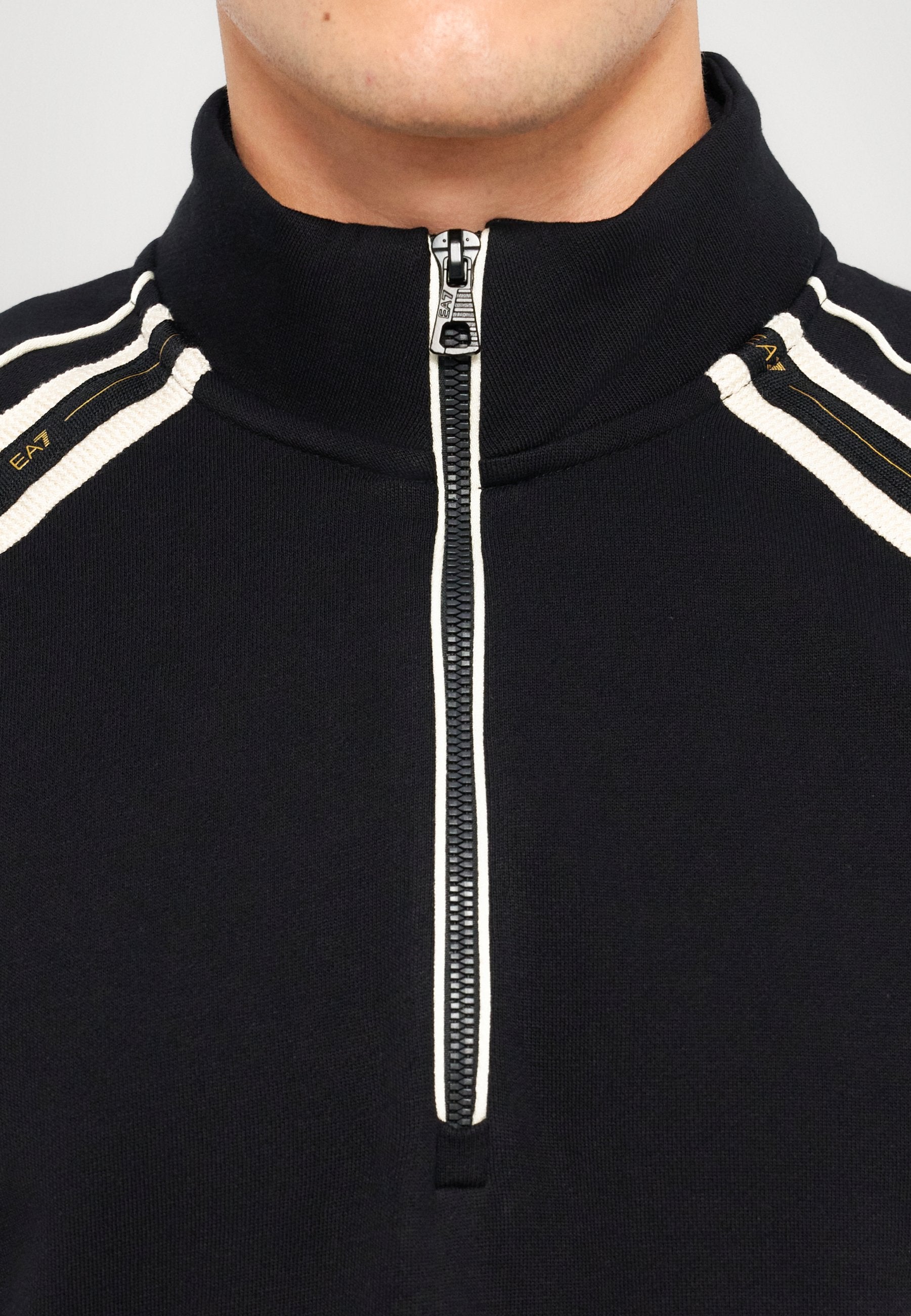 TRAIN LOGO UNISEX Media 6