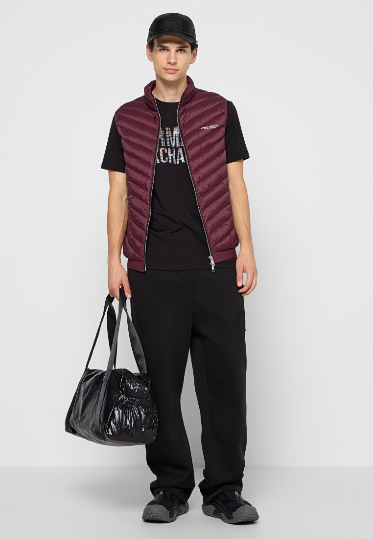 Armani Exchange Weste Media 2
