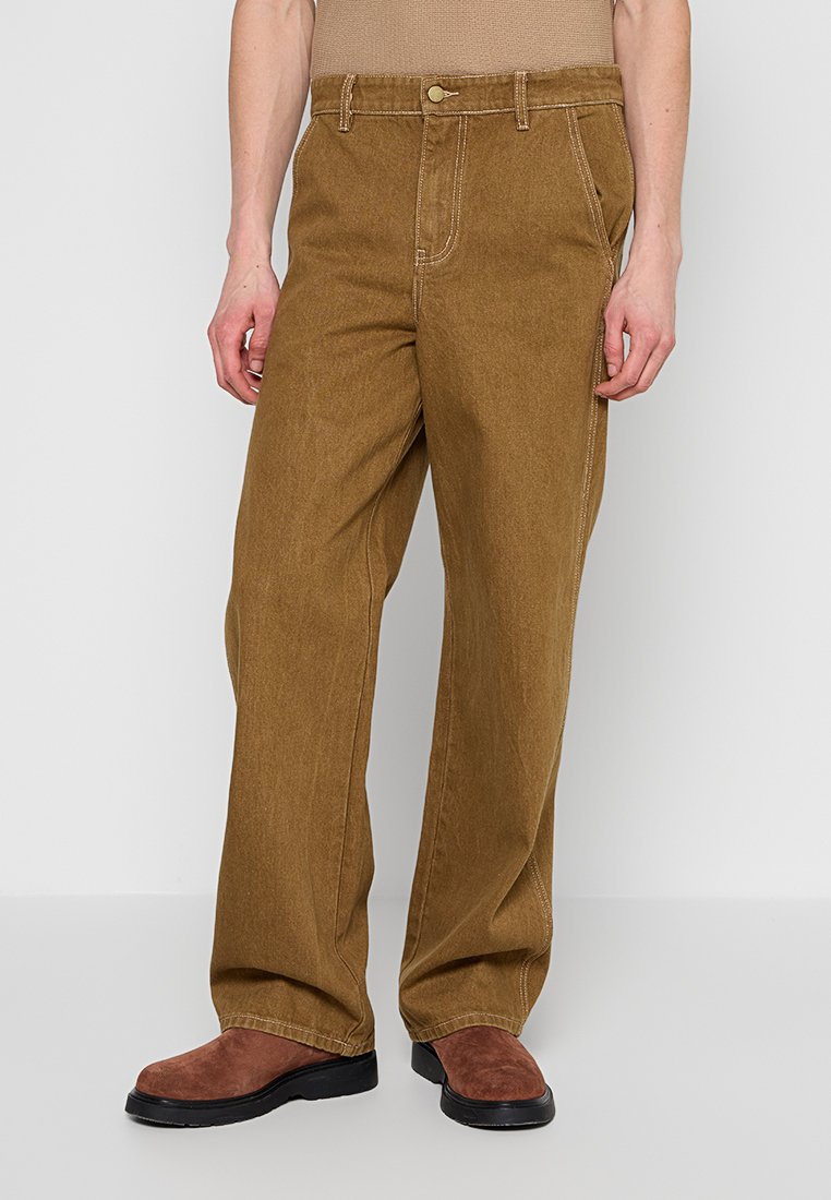 Le Mont Saint Michel Loose Jeans Media 1