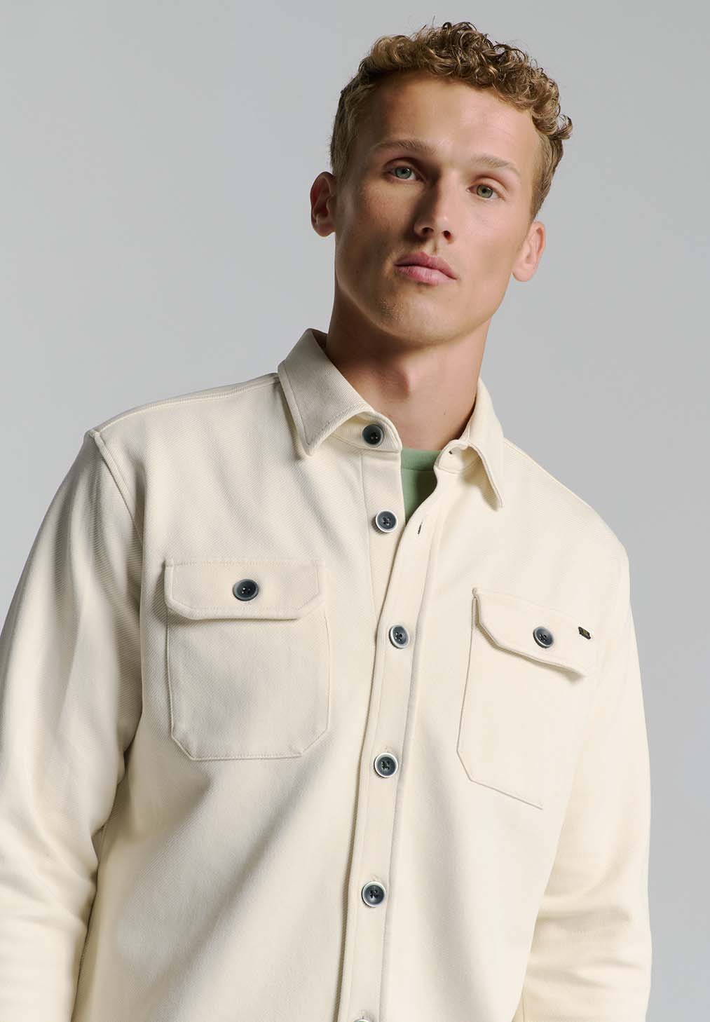 WITH BUTTON CLOSURE Media 6