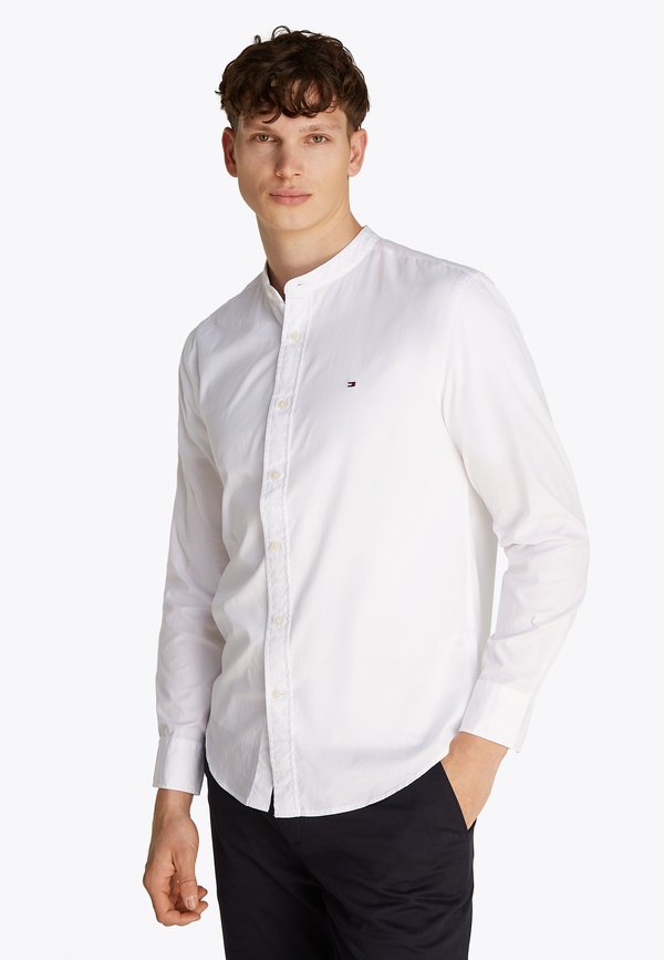 Tommy Hilfiger TH FLEX REGULAR FIT GRANDAD COLLAR SHIRT - Shirt - white