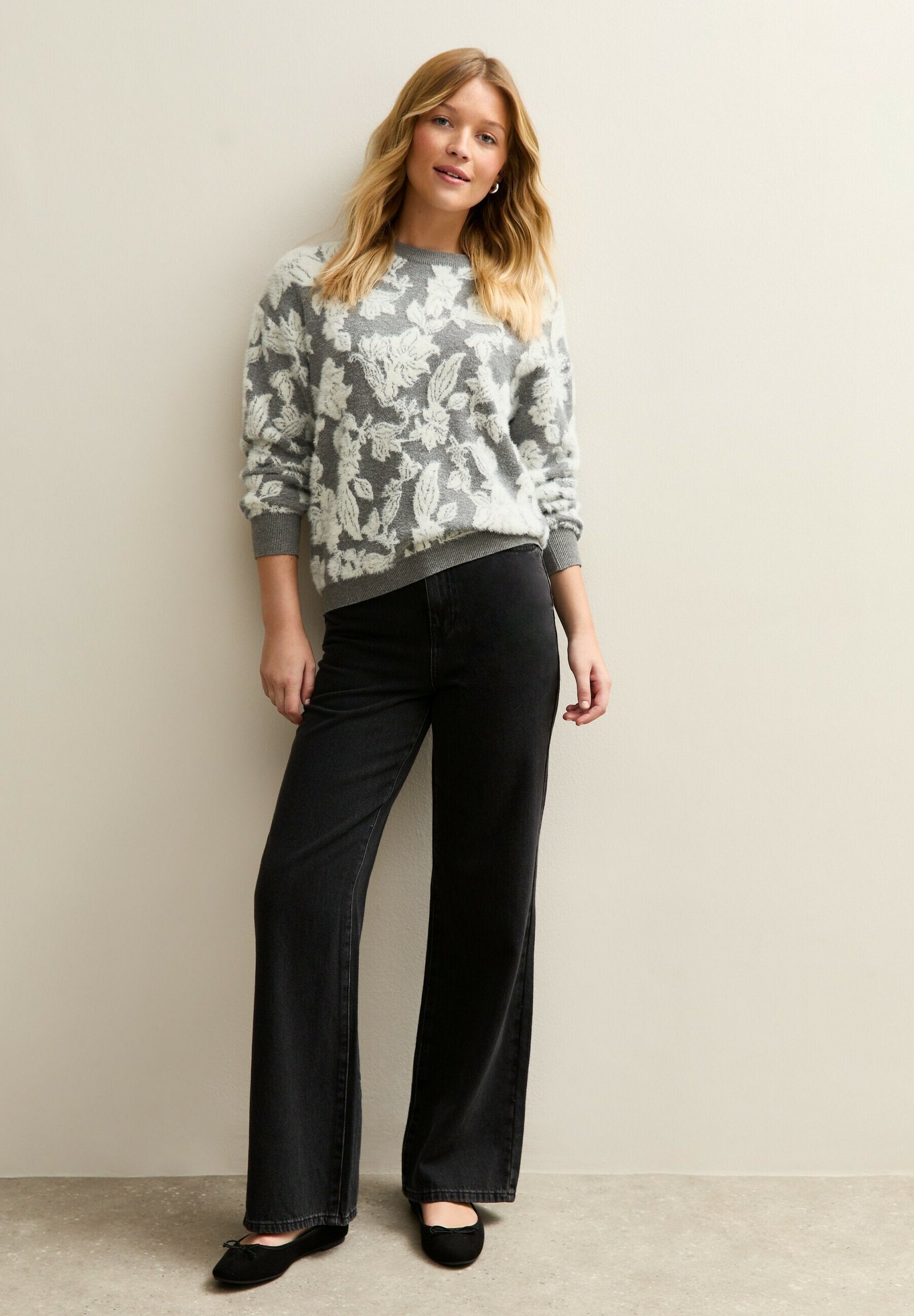 New Look BRUSHED FLORAL CREW NECK