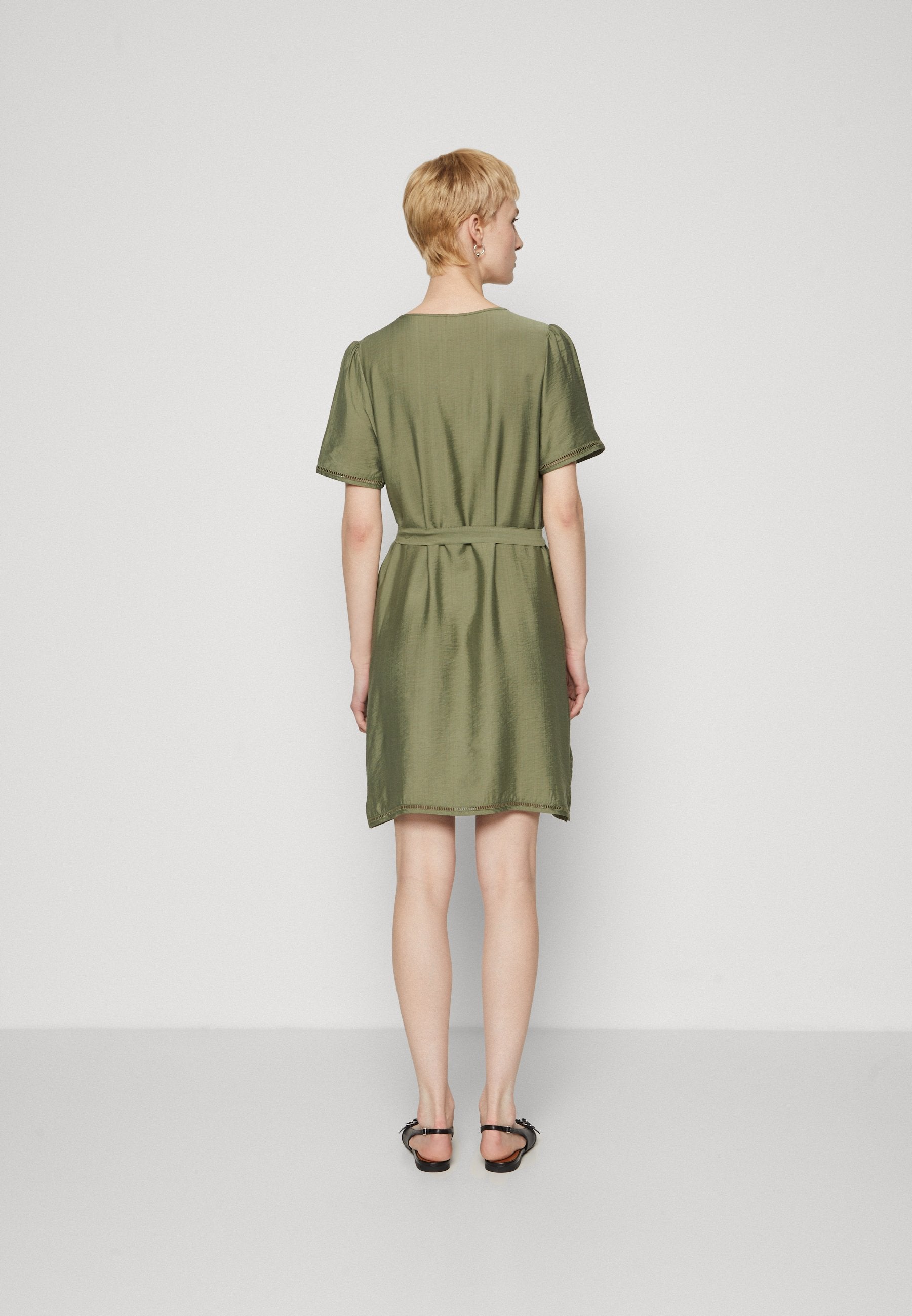 ONLCELINE PAULA V NECK DRESS  Media 4