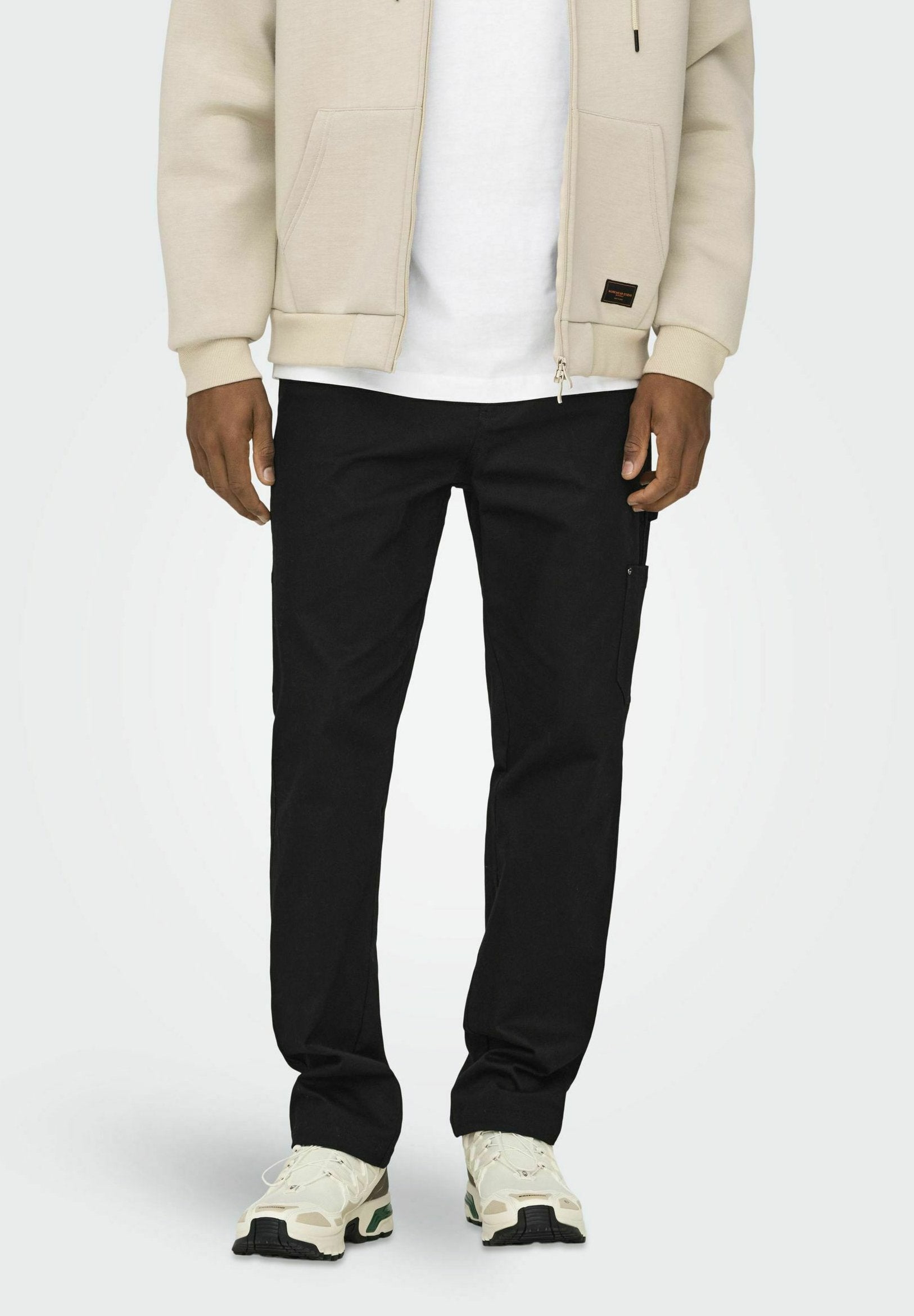 ONSEDGE Straight Fit Media 3