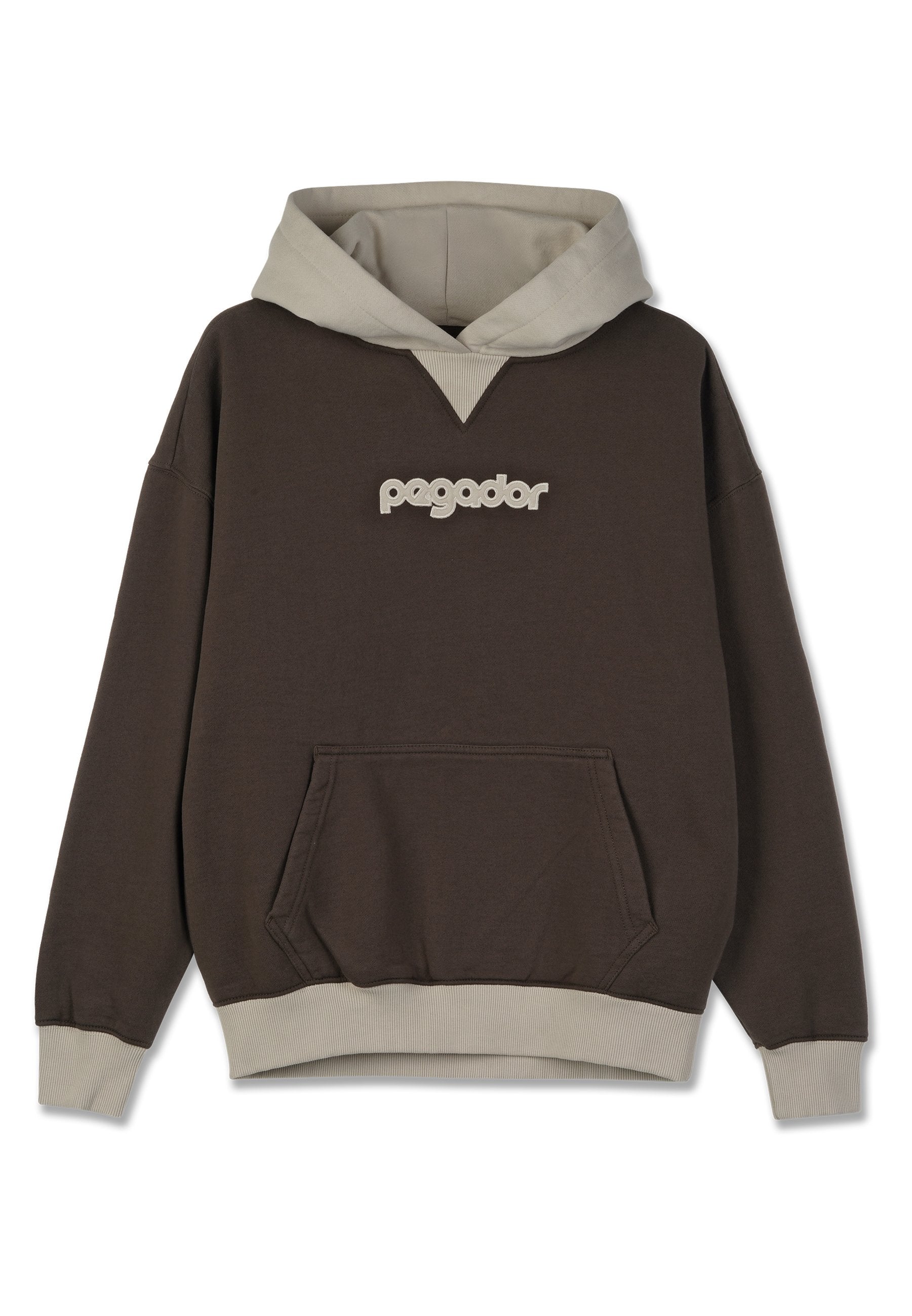 Brauner Pullover-Hoodie mit einer beigen doppellagigen Kapuze, Fronttasche und "pegador"-Logo. Mit gerippten Bündchen und Saum.