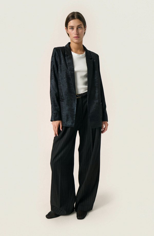 Soaked in Luxury SLELVIE RONYA