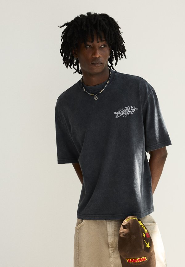 Bershka BOXY FIT WASHED - T-SHIRT - Print T-shirt - black
