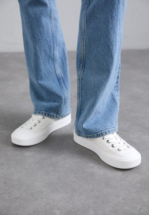 MICHAEL Michael Kors JUDE LACE UP