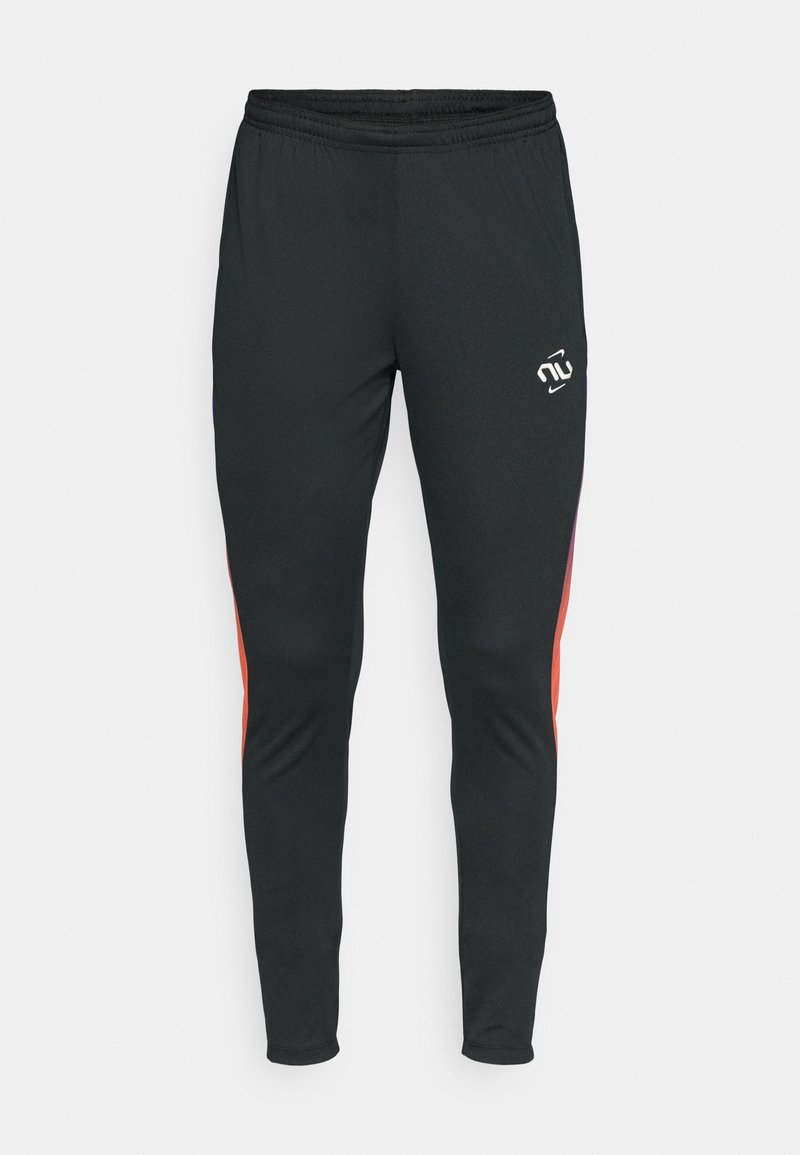 Schwarze Sporthose mit elastischem Bund, die orangefarbene und lila seitliche Streifen sowie ein kleines Logo auf der Vorderseite hat.