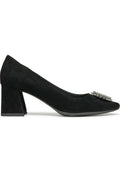Schwarze Wildleder-Pumps mit hohen Absätzen, einem Blockabsatz und einer Strassverzierung an der Spitze. Glatte Textur mit spitz zulaufendem Design.